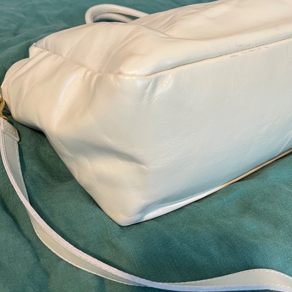 Clare V Claude - Picture 7 of 11